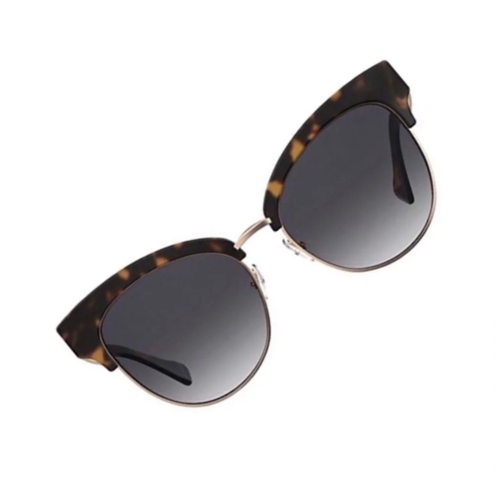 NWT Moschino Cat-Eye Tortoise Butterfly Sunnies